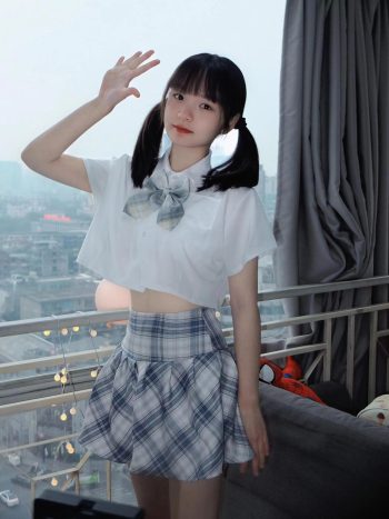 图片[6]-网格丝袜的清纯双马尾小姑娘-小李街拍