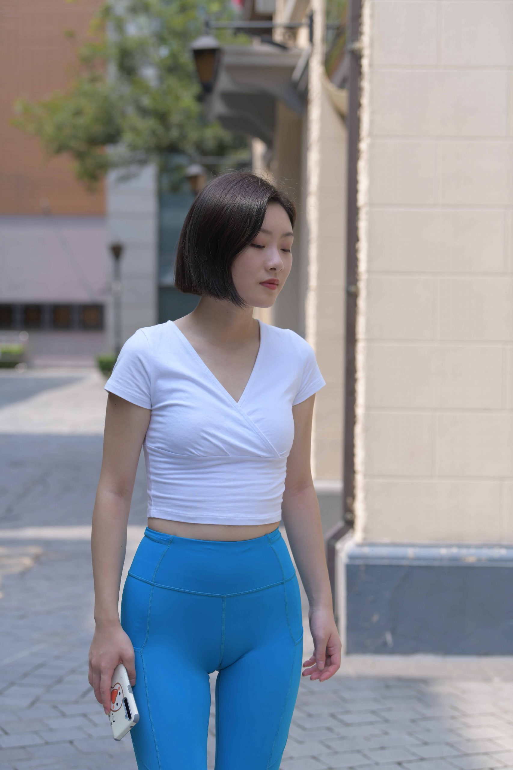 图片[3]-穿蓝色瑜伽裤的小姐姐【640P】P0014-小李街拍