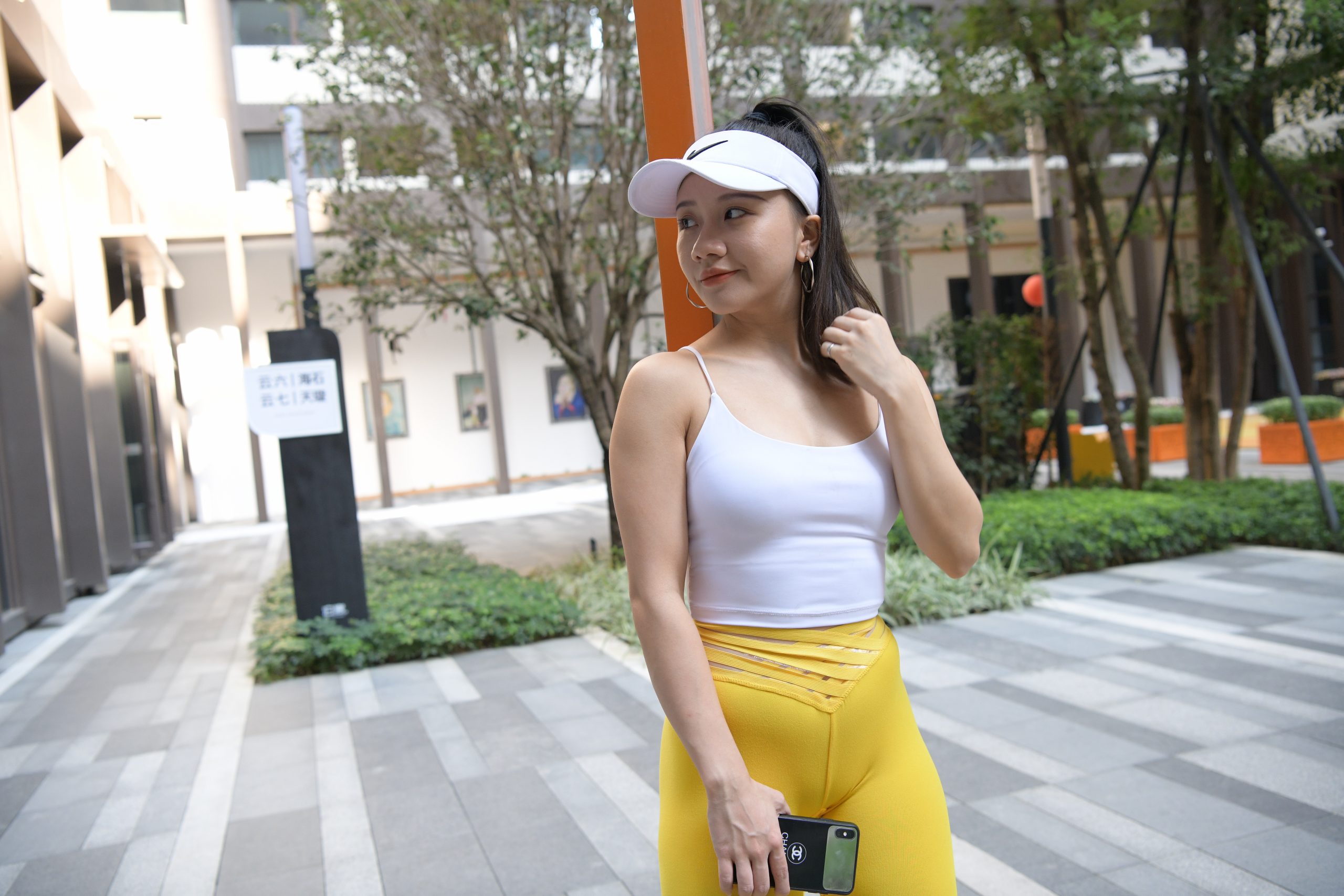 图片[1]-黄色健身裤的美女【385P】P0001-小李街拍