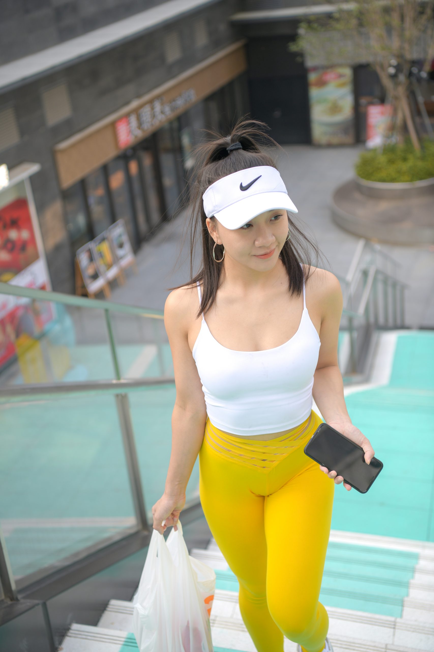 图片[2]-黄色健身裤的美女【385P】P0001-小李街拍