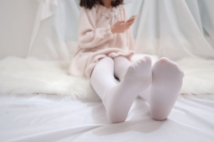 P004241 双马尾辫少女の白色长丝袜脚【106P】-小李街拍