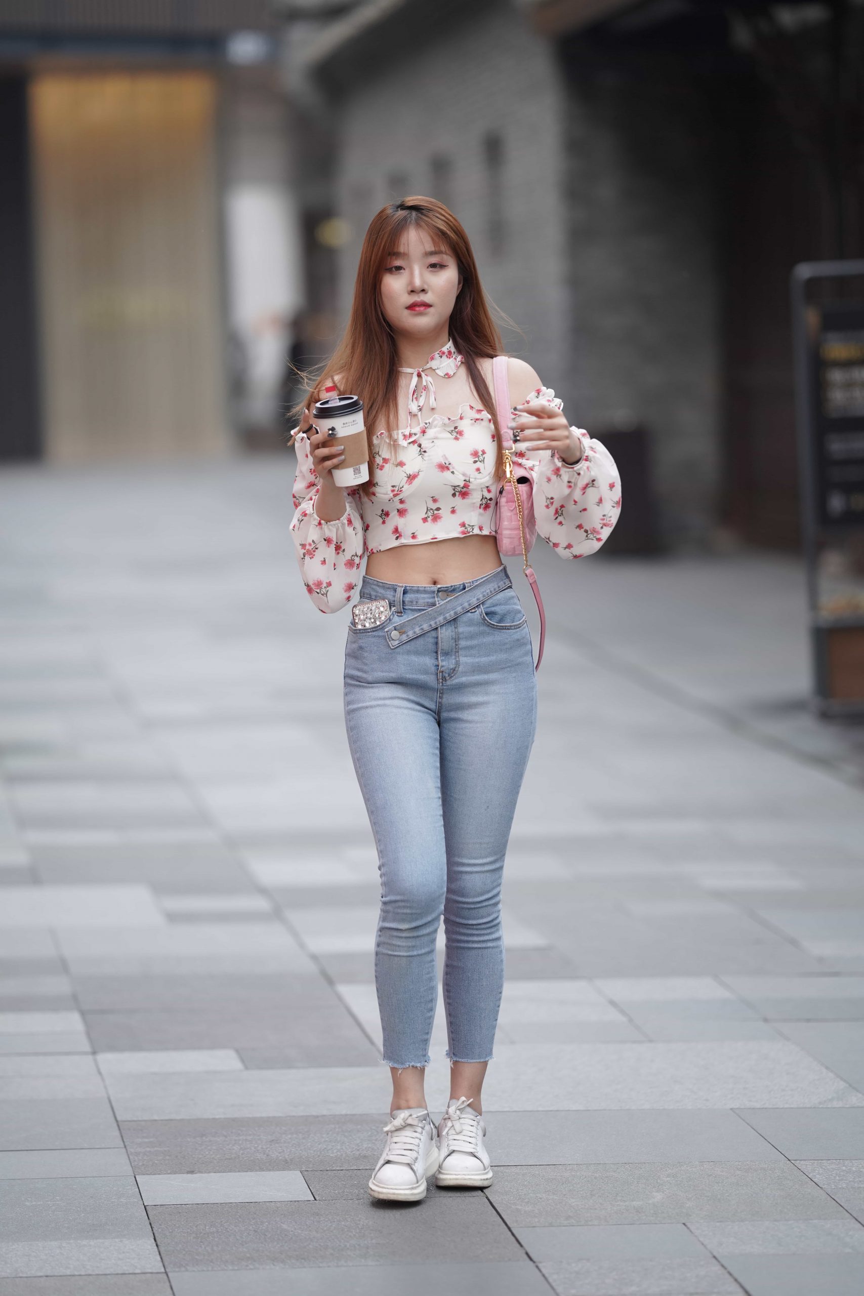 图片[1]-P5001 可爱的大长腿美女 【52P】-小李街拍