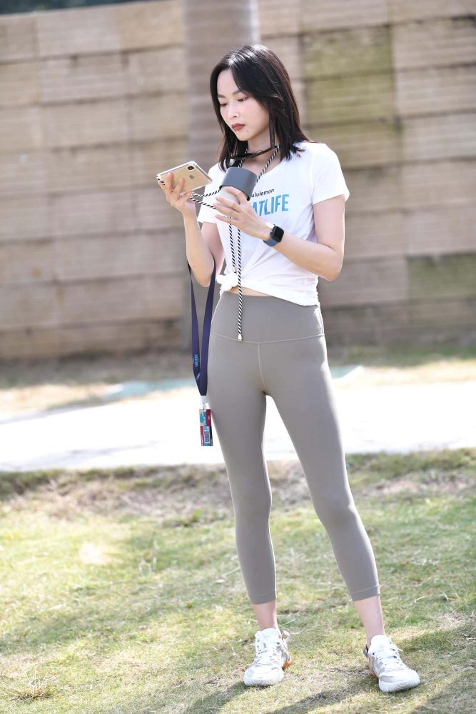 P0093 简单干练瑜伽裤配T恤 【70P】-小李街拍