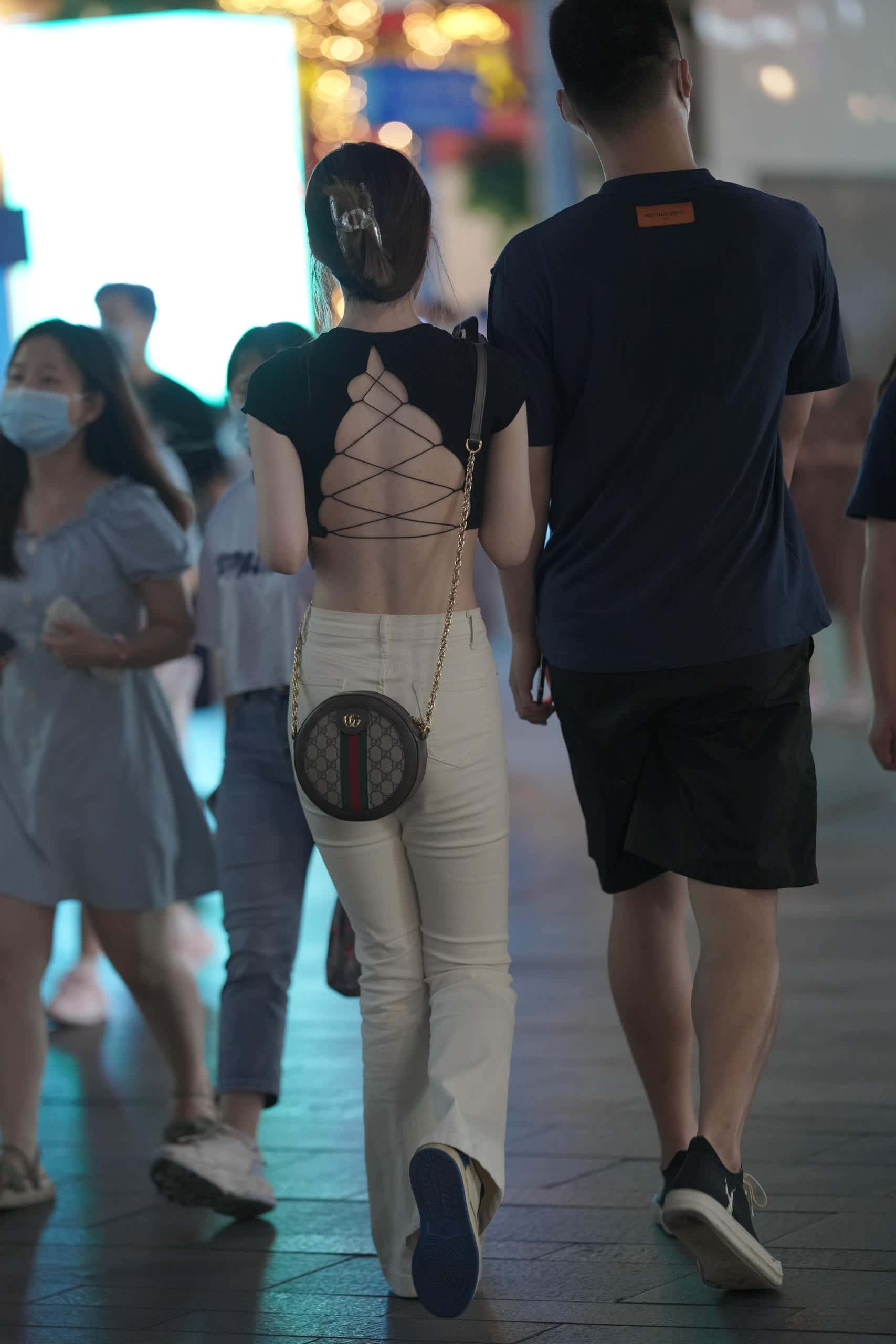 图片[1]-P5010-紧身白裤小女友【73P】-小李街拍