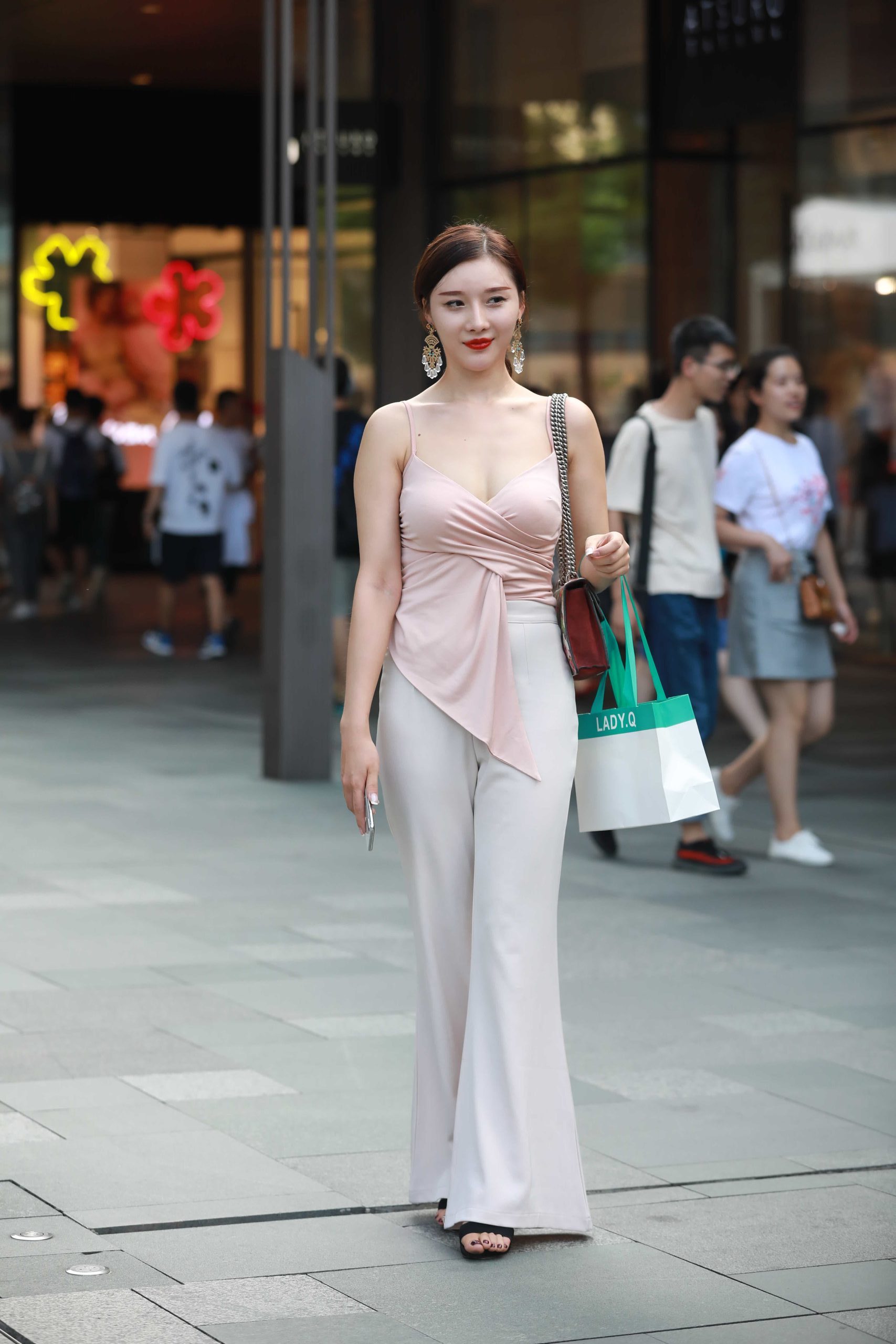 图片[1]-P0065 知性白色西裤 【102P】-小李街拍