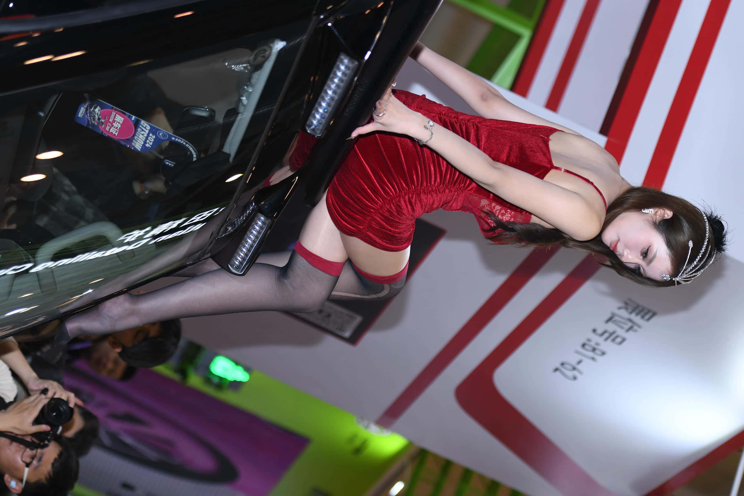 图片[2]-P3037 红裙黑丝 【56P】-小李街拍