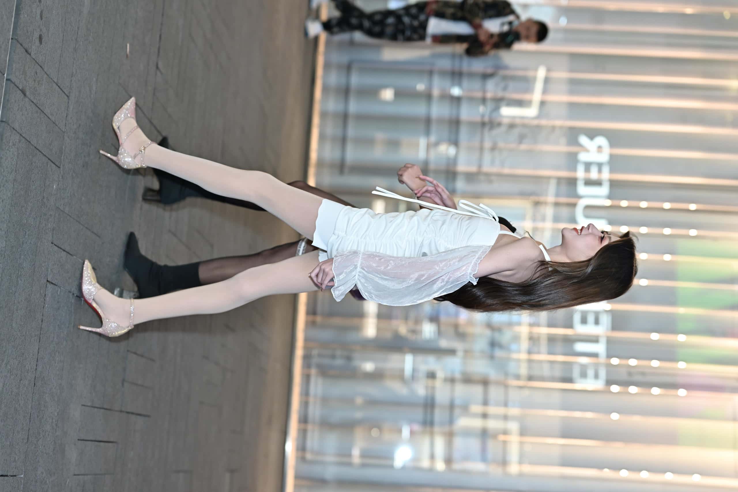 图片[3]-P3032  黑色吊带短裙 【215P】-小李街拍