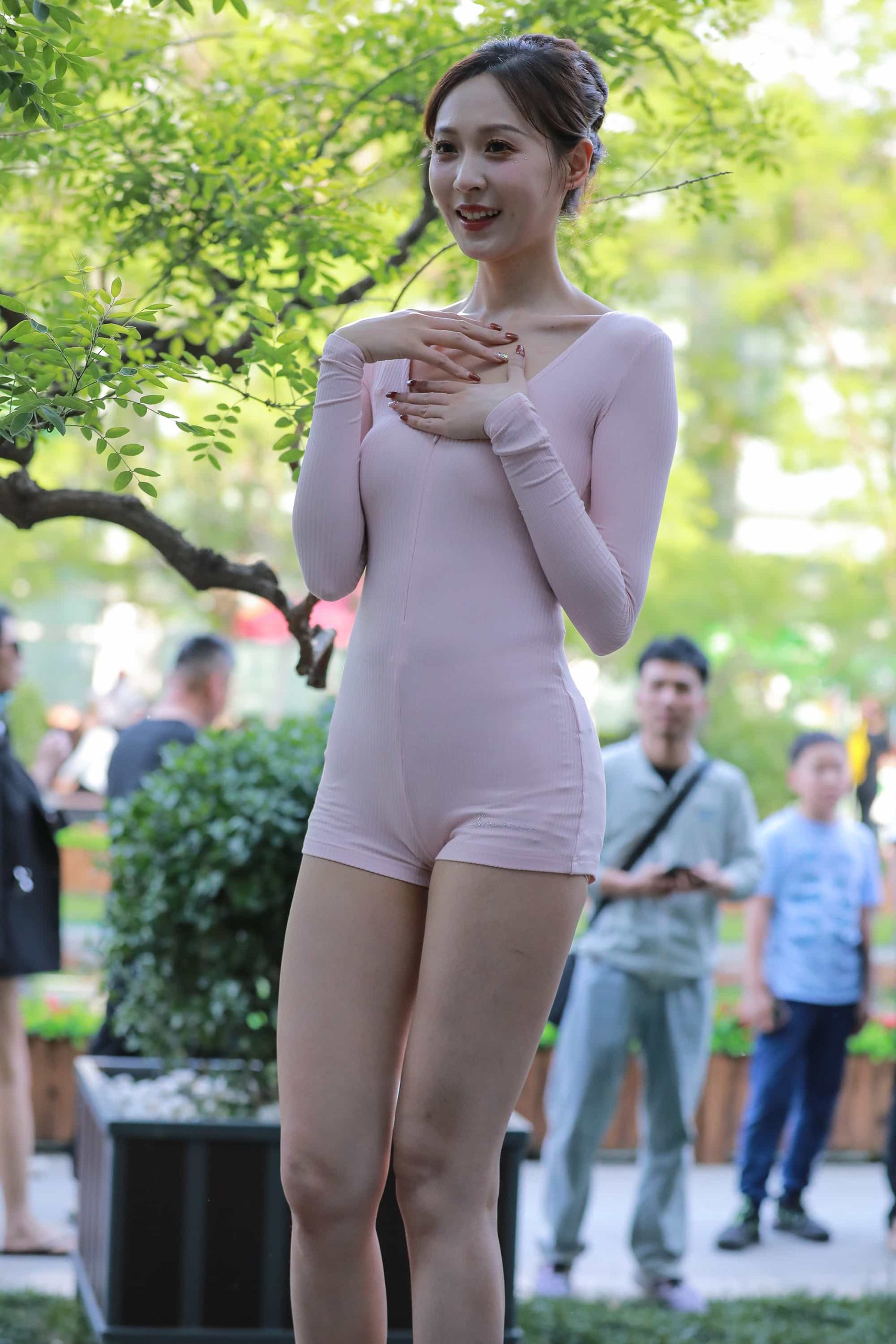 图片[2]-P0041-粉色连体衣美女【78P】-小李街拍