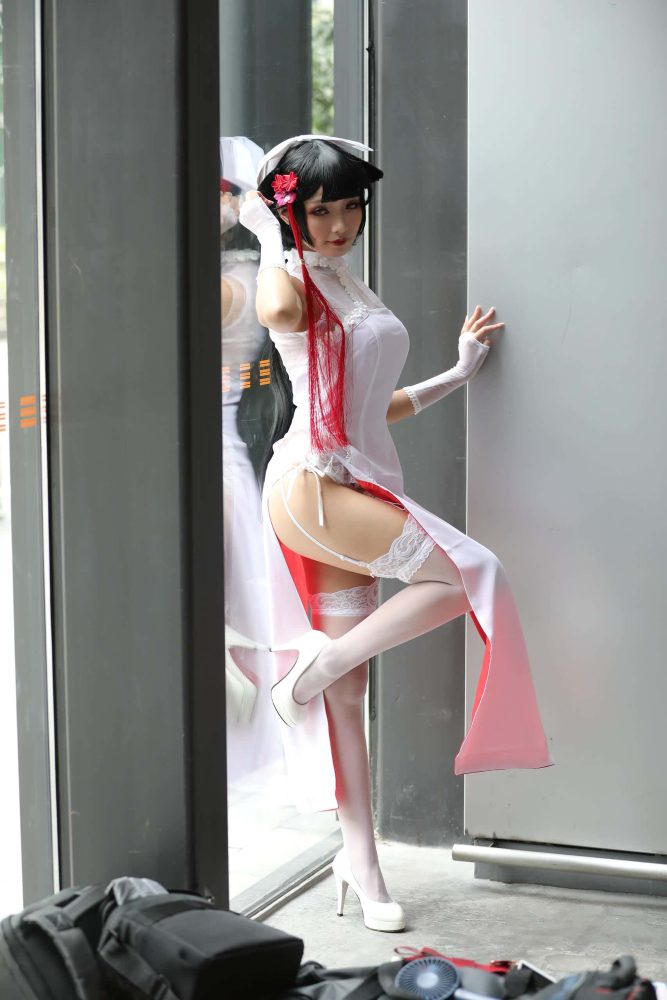 P3046 极品高开衩旗袍白色丝袜美腿美眉 【62P】-小李街拍