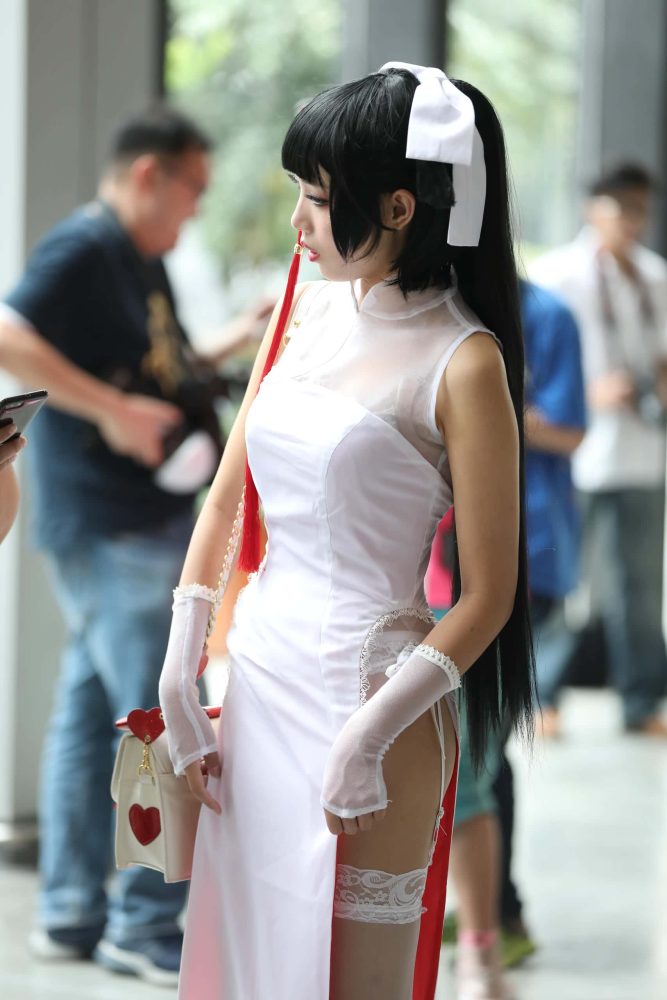 P3046 极品高开衩旗袍白色丝袜美腿美眉 【62P】-小李街拍