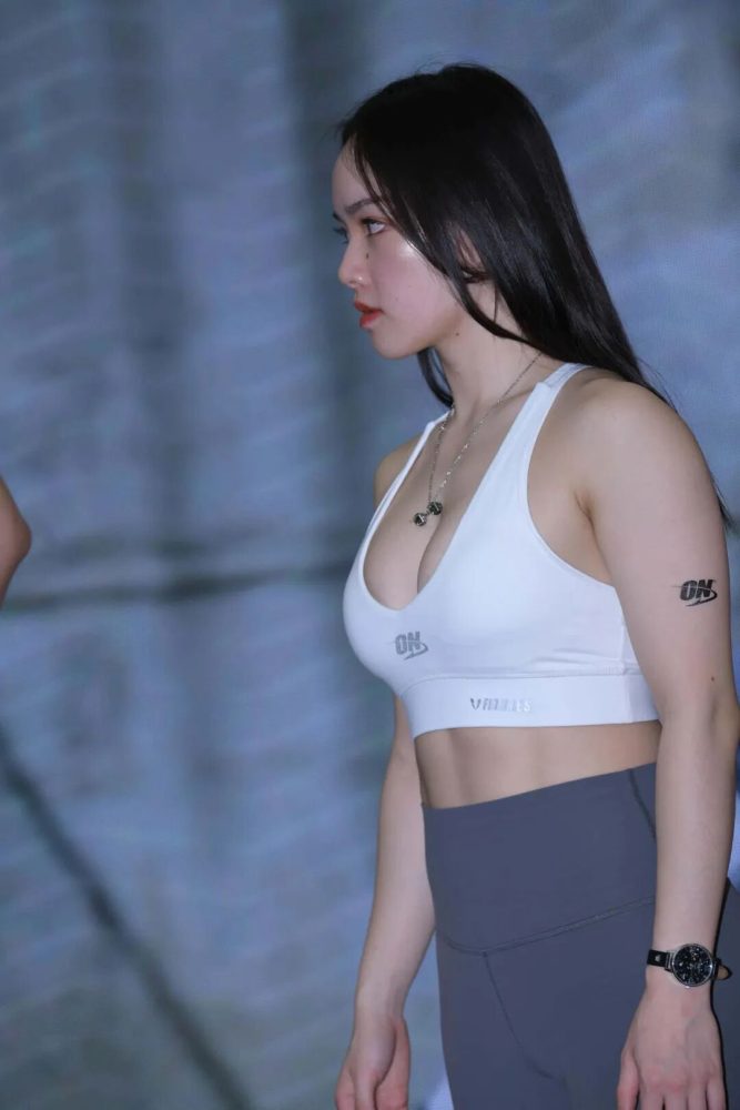 P0126 灰色瑜伽运动装 【202P】-小李街拍